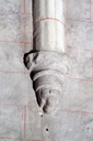 Culot sculpté d'une tête de femme (déambulatoire).