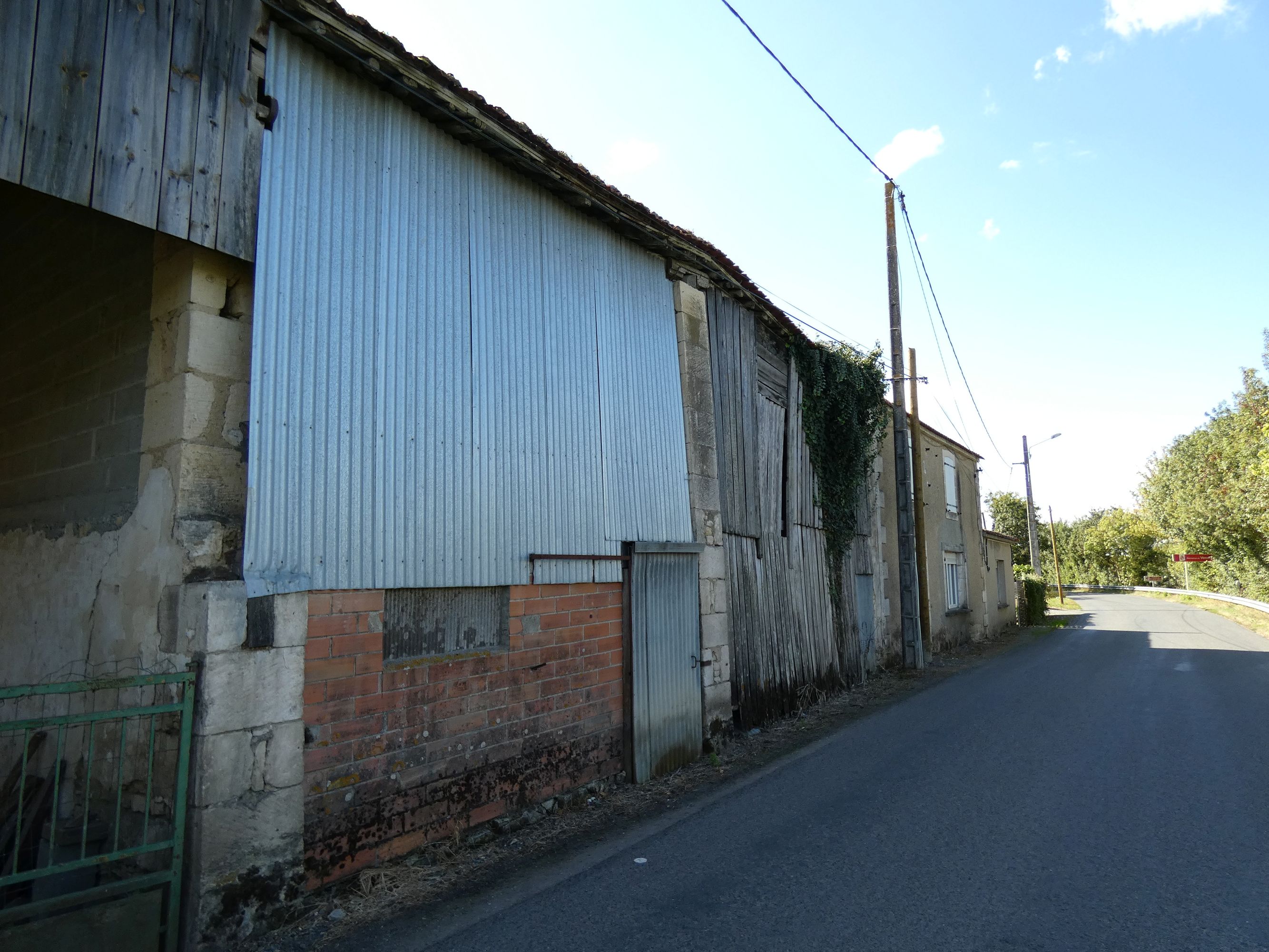 Ferme, actuellement maison ; 56, les Bourdettes