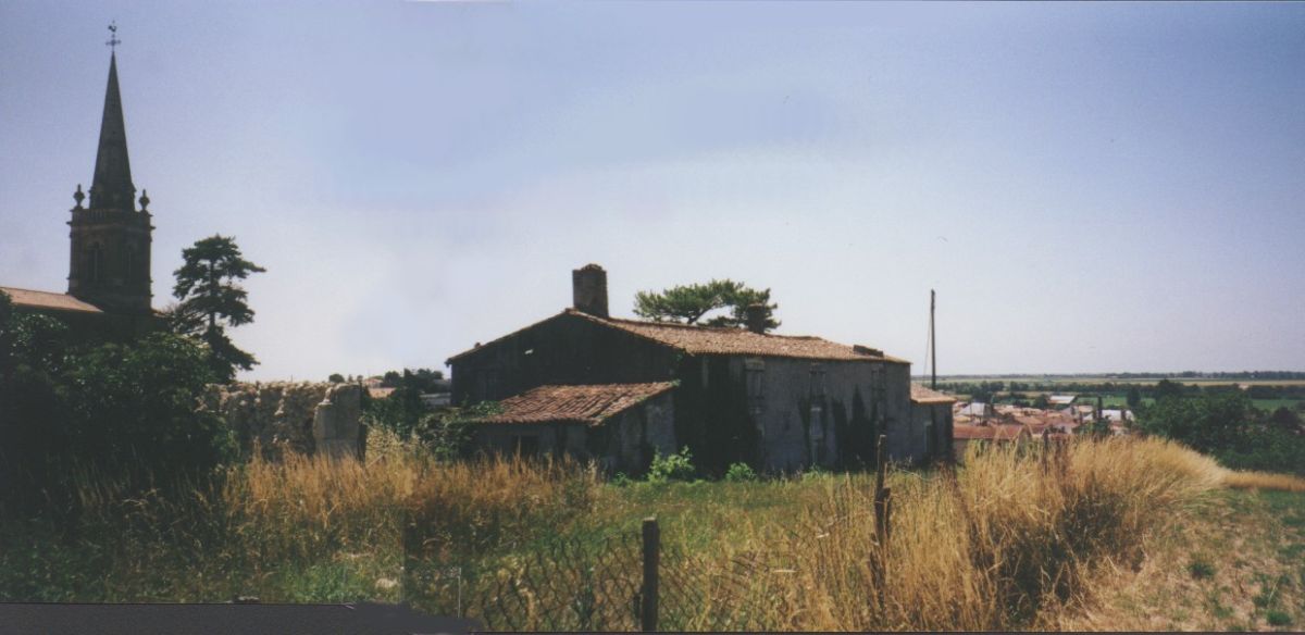 Prieuré Saint-Hilaire, actuellement médiathèque, 7 rue de l'Église