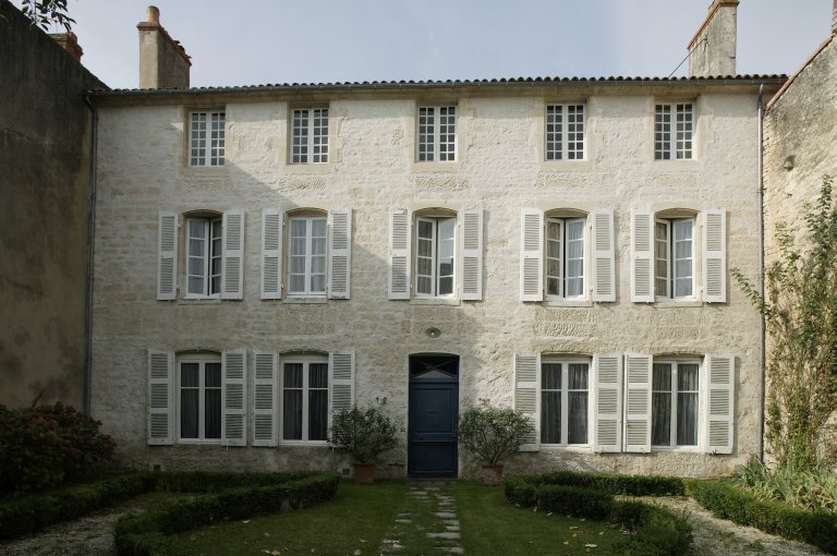 Hôtel, dit maison canoniale Leroy de Sérocourt, 8 place Leclerc