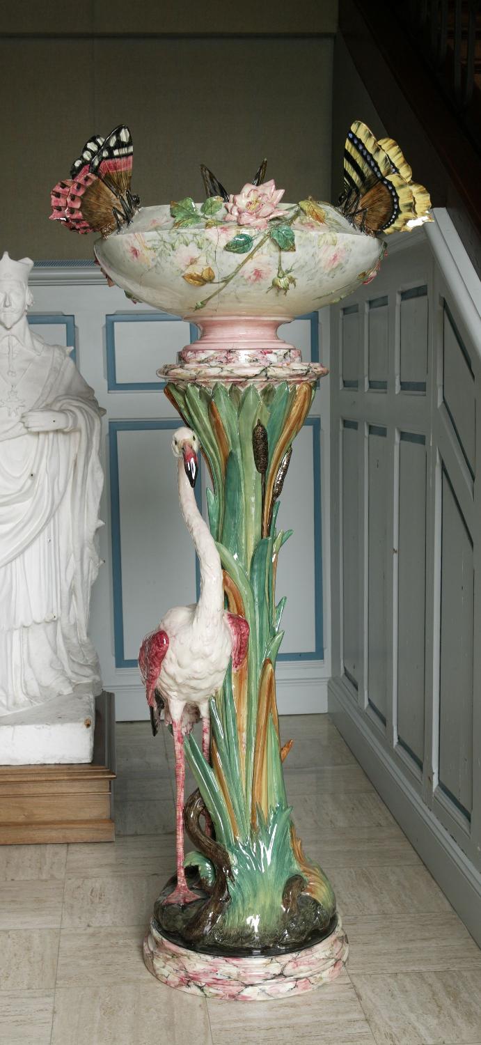 Cache-pot et porte-cache-pot : Flamant rose et papillons, Hôtel de VIlle