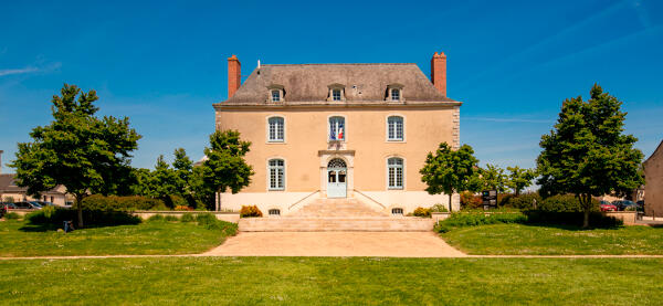 Prieuré Saint-Saturnin, puis maison de villégiature, actuellement mairie annexe