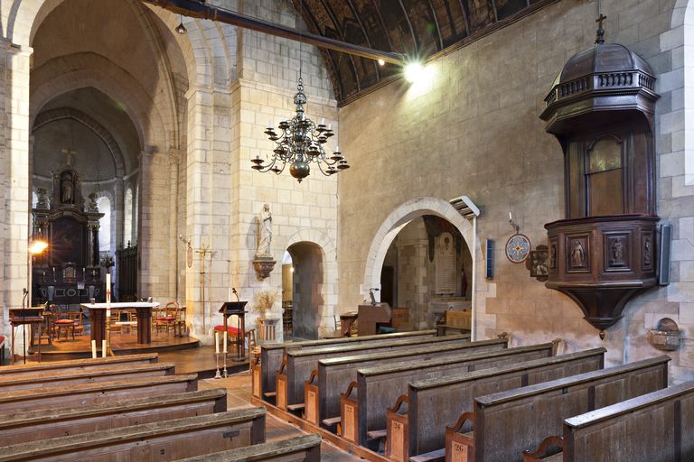 Monument aux morts, église paroissiale Saint-Aubin de Bazouges-sur-le-Loir