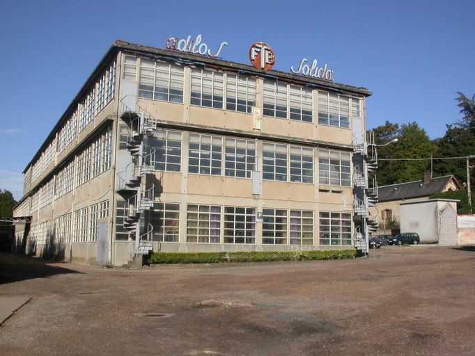 usine textile puis usine de confection dite Filature Quantin, puis Vétillart, puis Filature et Tissage de Bessé, actuellement maison et centre de loisirs, 12, 21 rue Elie-Savatier