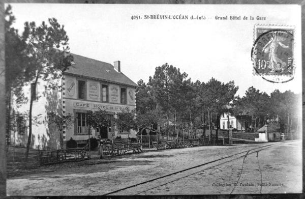 Hôtel de voyageurs dit café-hôtel de la Gare puis hôtel de la Forêt actuellement bibliothèque