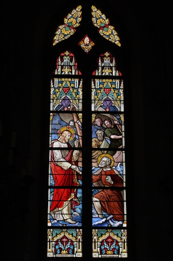 Ensemble de 2 verrières historiées : vie de saint Pierre (baies 1 et 2) - Église paroissiale Saint-Pierre, Bourgon