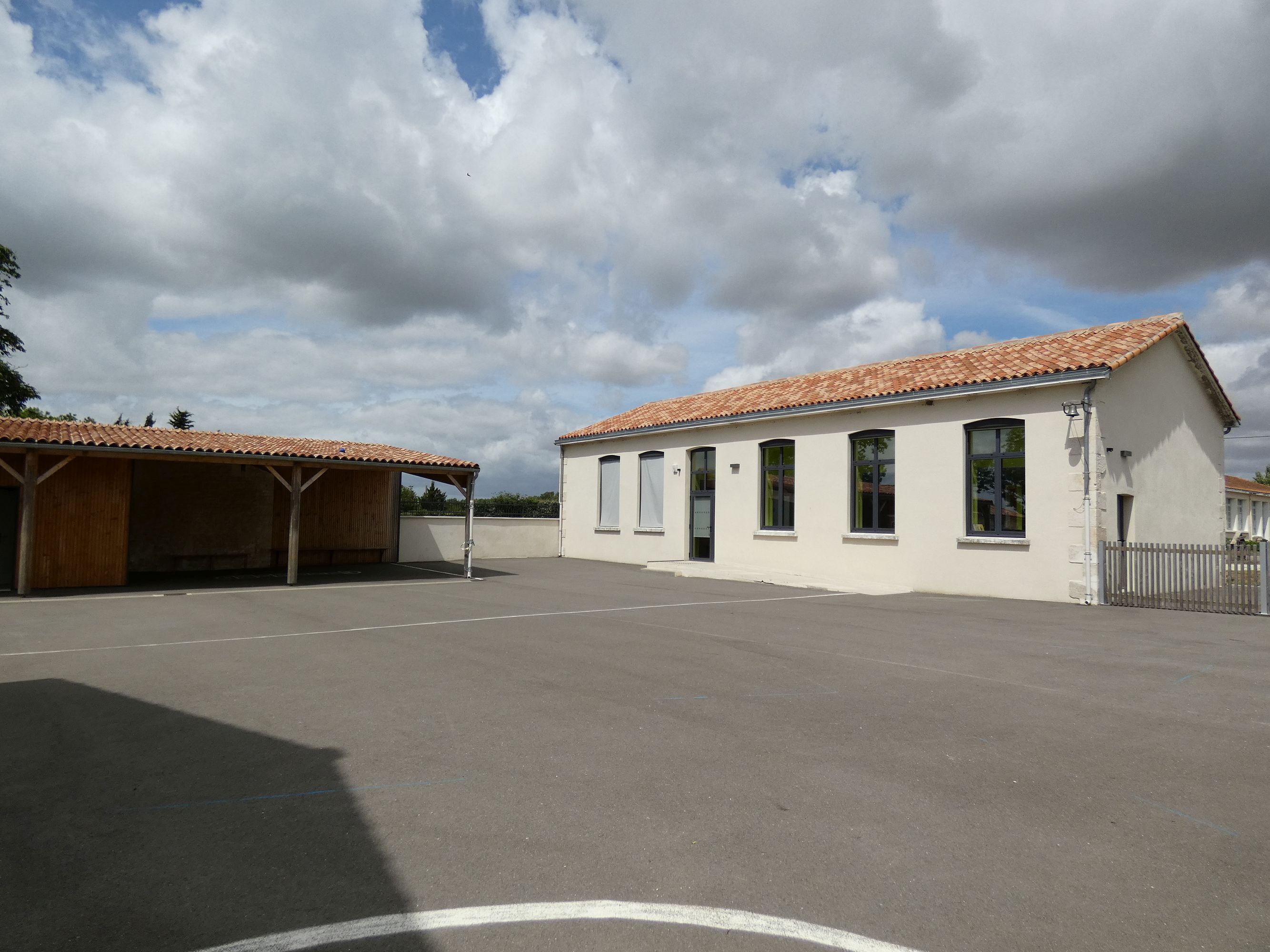 Mairie (ancienne), école primaire, 43 route de Sainte-Christine