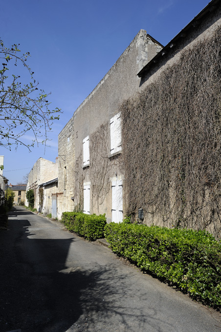 Hôpital de la Sainte-Famille de Madame de Montespan, actuellement maisons, 1 rue de la Corderie, Fontevraud-l'Abbaye