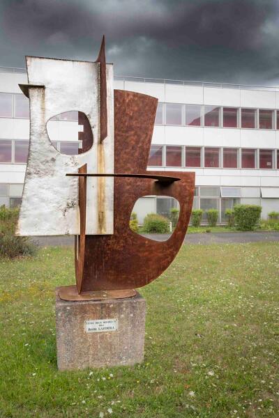 Ancien couvent puis caserne actuellement lycée Touchard