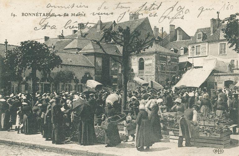 Le quartier de la halle marchande de Bonnétable puis place du Marché.