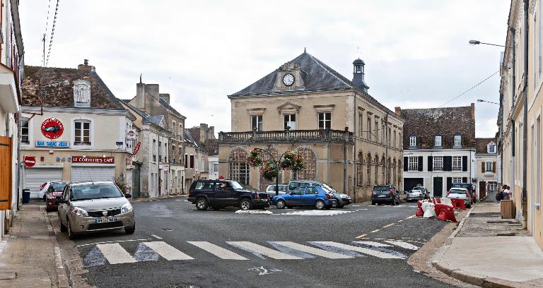 Halle au blé puis halle et justice de paix puis salle des fêtes de Bonnétable