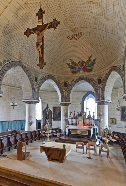 Monument aux morts, église paroissiale Saint-Jean-Baptiste de Saint-Jean-sur-Mayenne