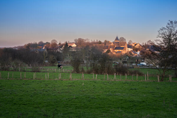 Villaines-sous-Lucé : présentation du village