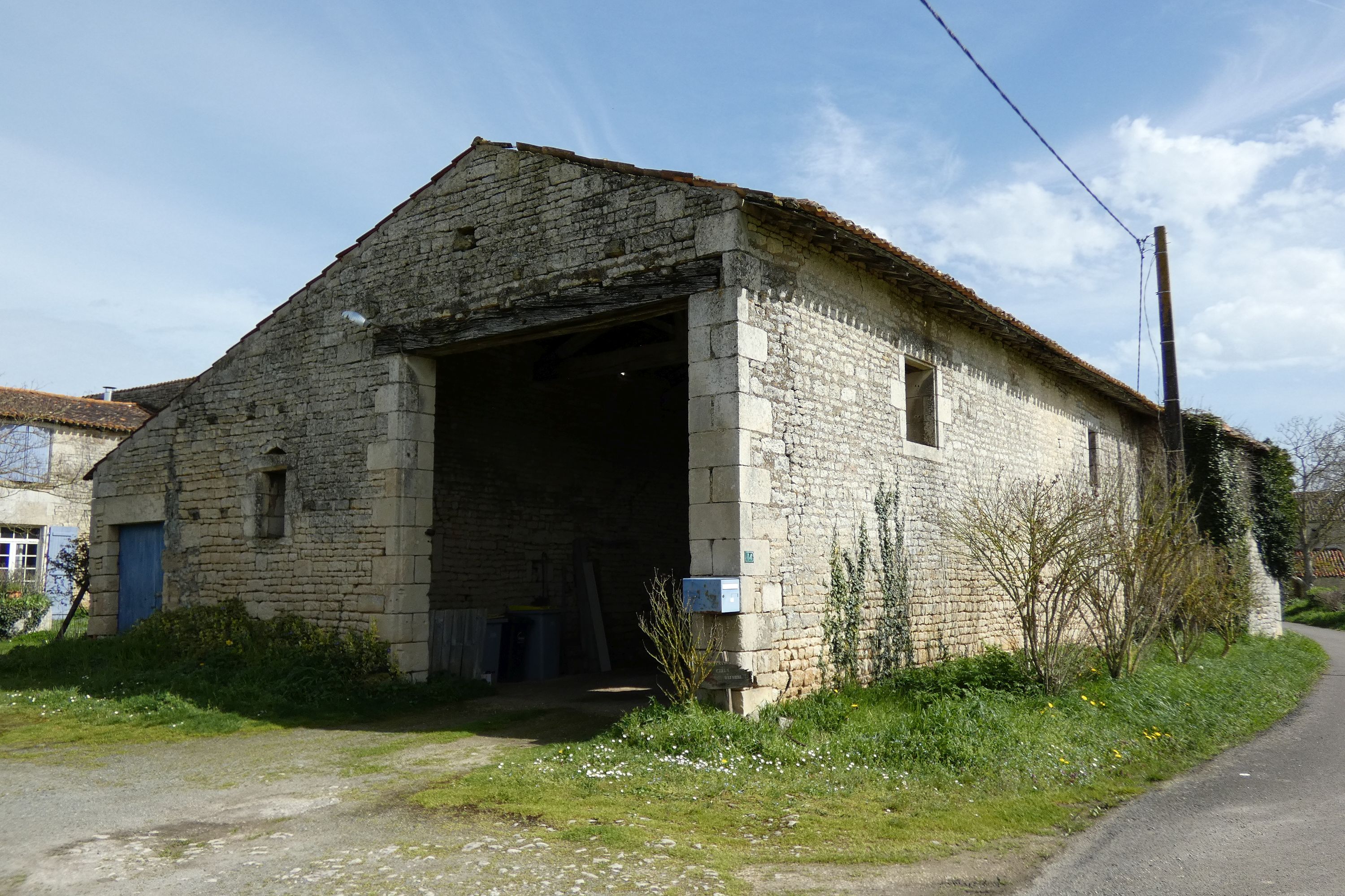 Demeure dite le Logis d'Aziré, actuellement maison, 44 chemin de la Chapelle