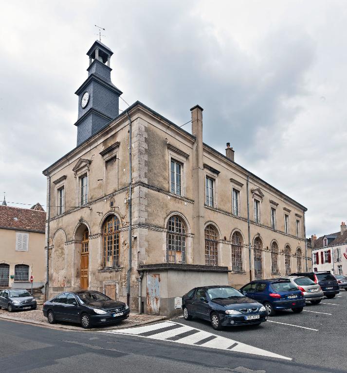 Halle au blé puis halle et justice de paix puis salle des fêtes de Bonnétable