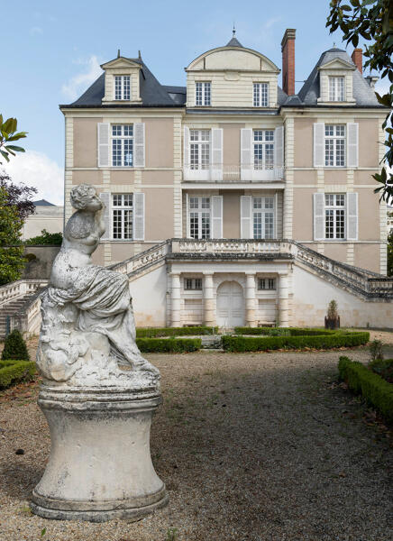 Château de Sainte-Gemmes, puis asile d'aliénés actuellement hôpital psychiatrique dit Centre de Santé Mental Angevin (CESAME)