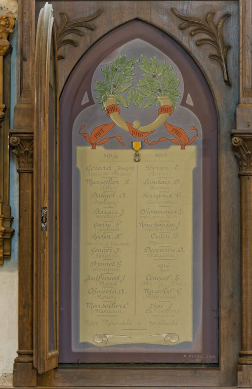 Monument aux morts, église paroissiale Saint-Gervais et Saint-Protais de Loiron