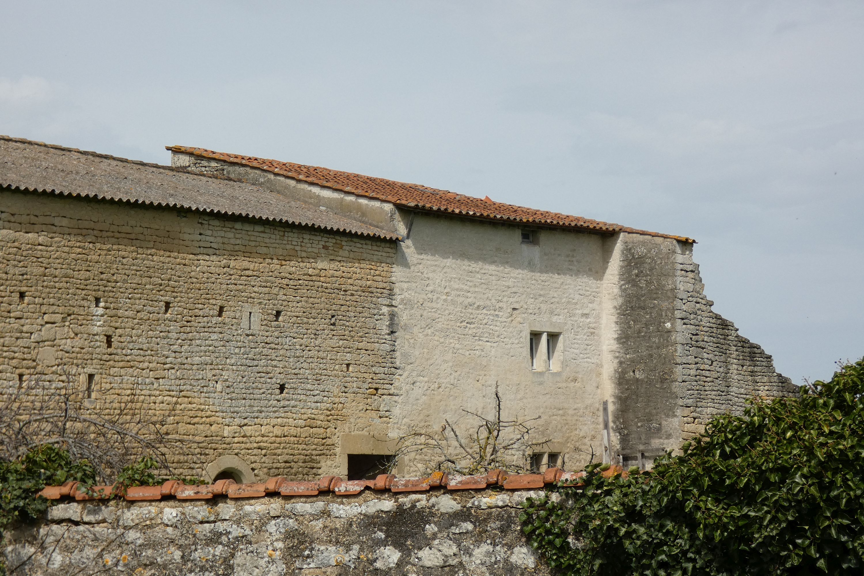 Demeure dite le Logis d'Aziré, actuellement maison, 44 chemin de la Chapelle