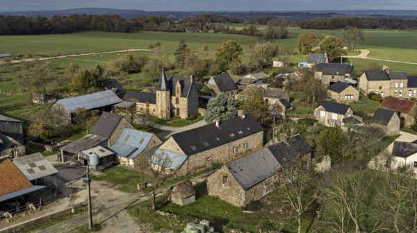 Vue aérienne du hameau de Bignon (Niort-la-Fontaine).