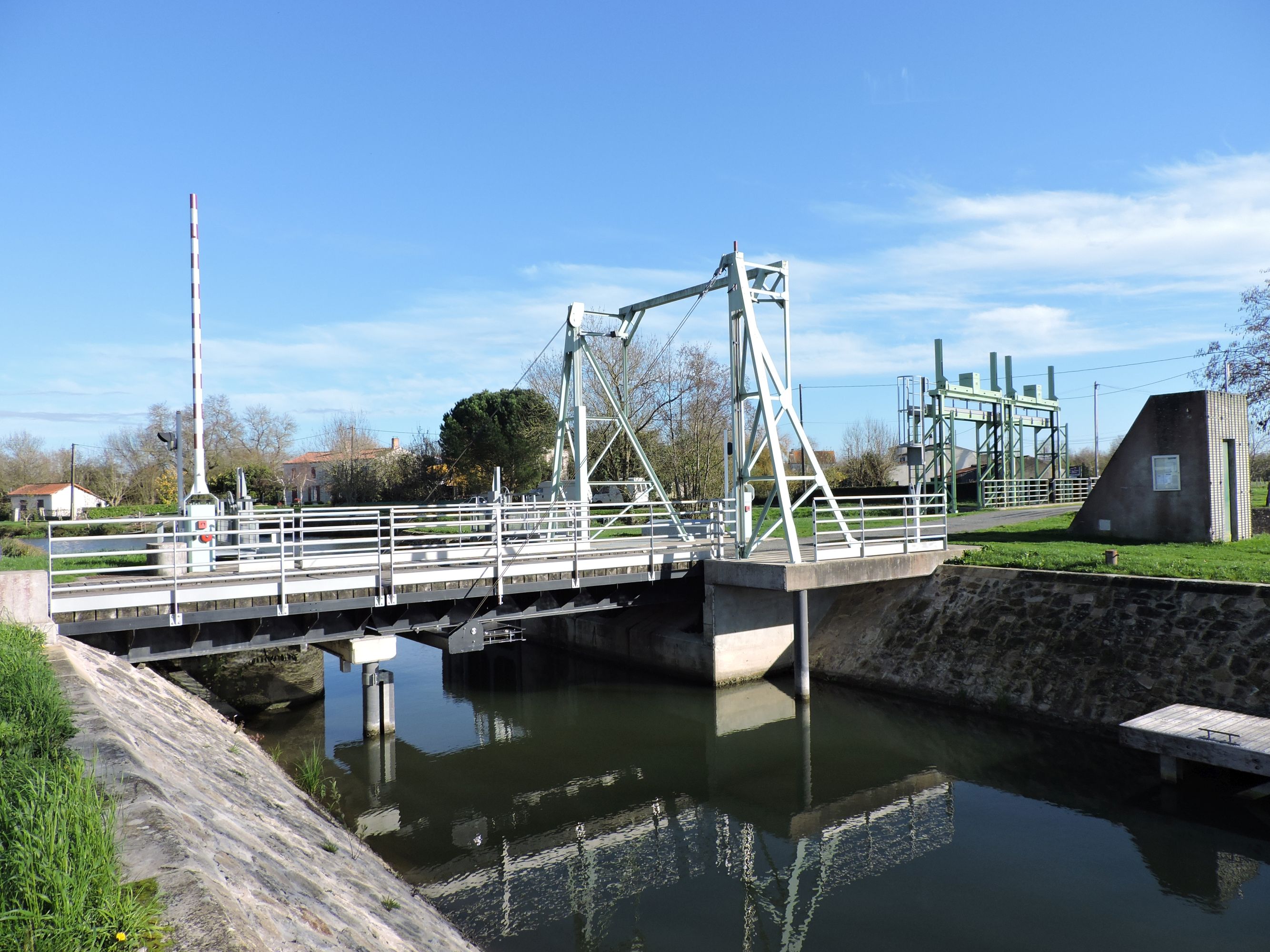 Barrage éclusé de la Vieille Sèvre à Bazoin