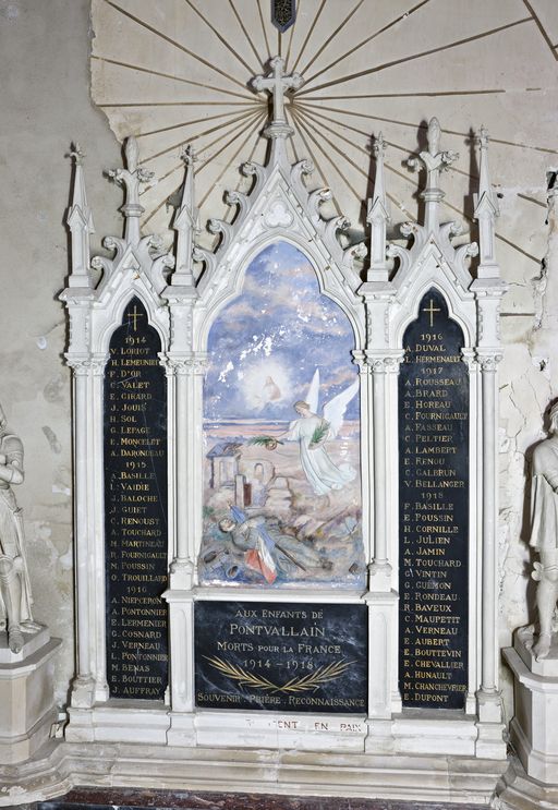 Monument aux morts, église paroissiale Saint-Pierre et Saint-Paul de Pontvallain