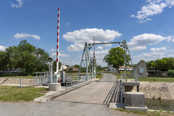 Barrage éclusé de la Vieille Sèvre à Bazoin