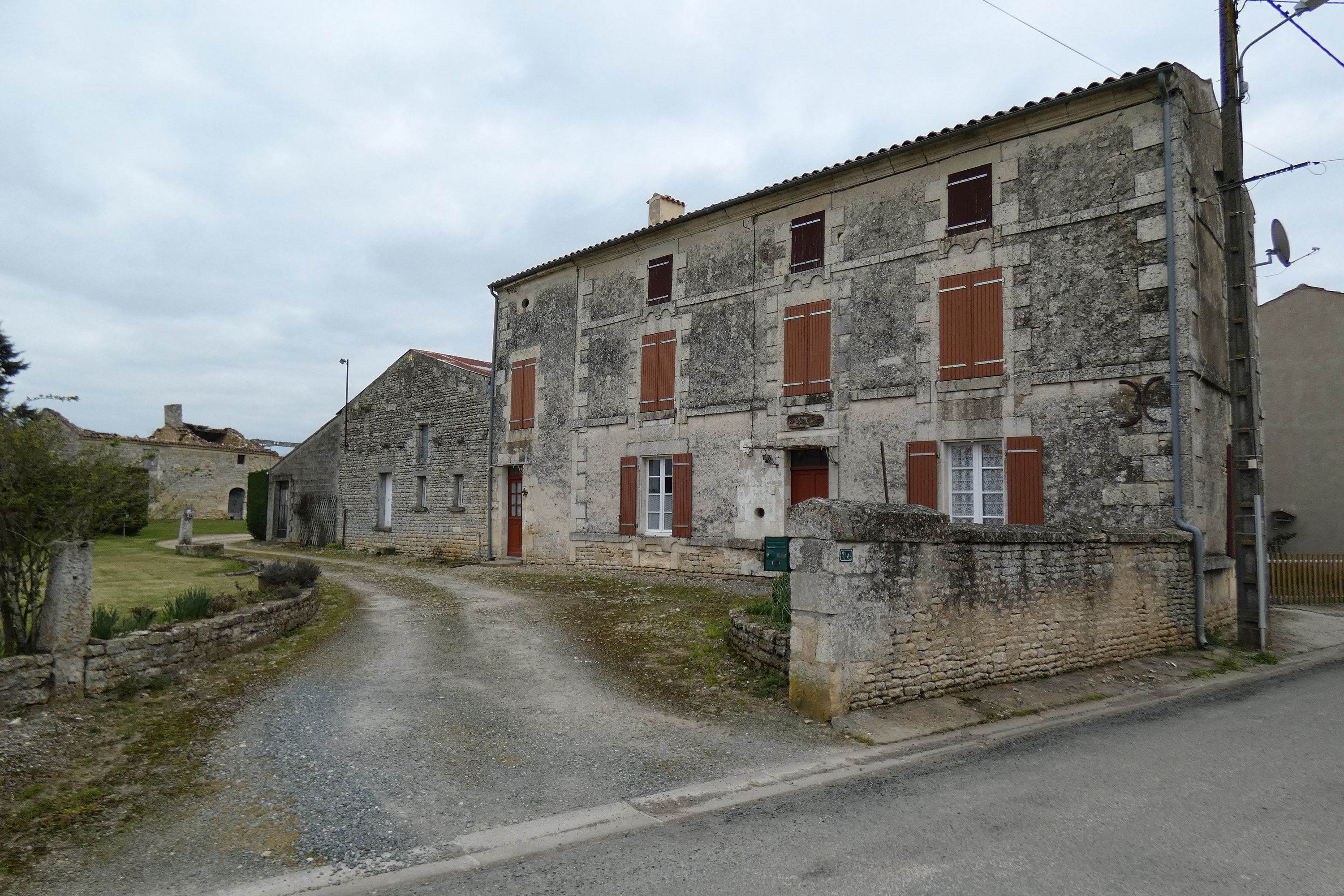 Ferme dite le Vieux Logis, actuellement maison, 84 rue de la Frémondière