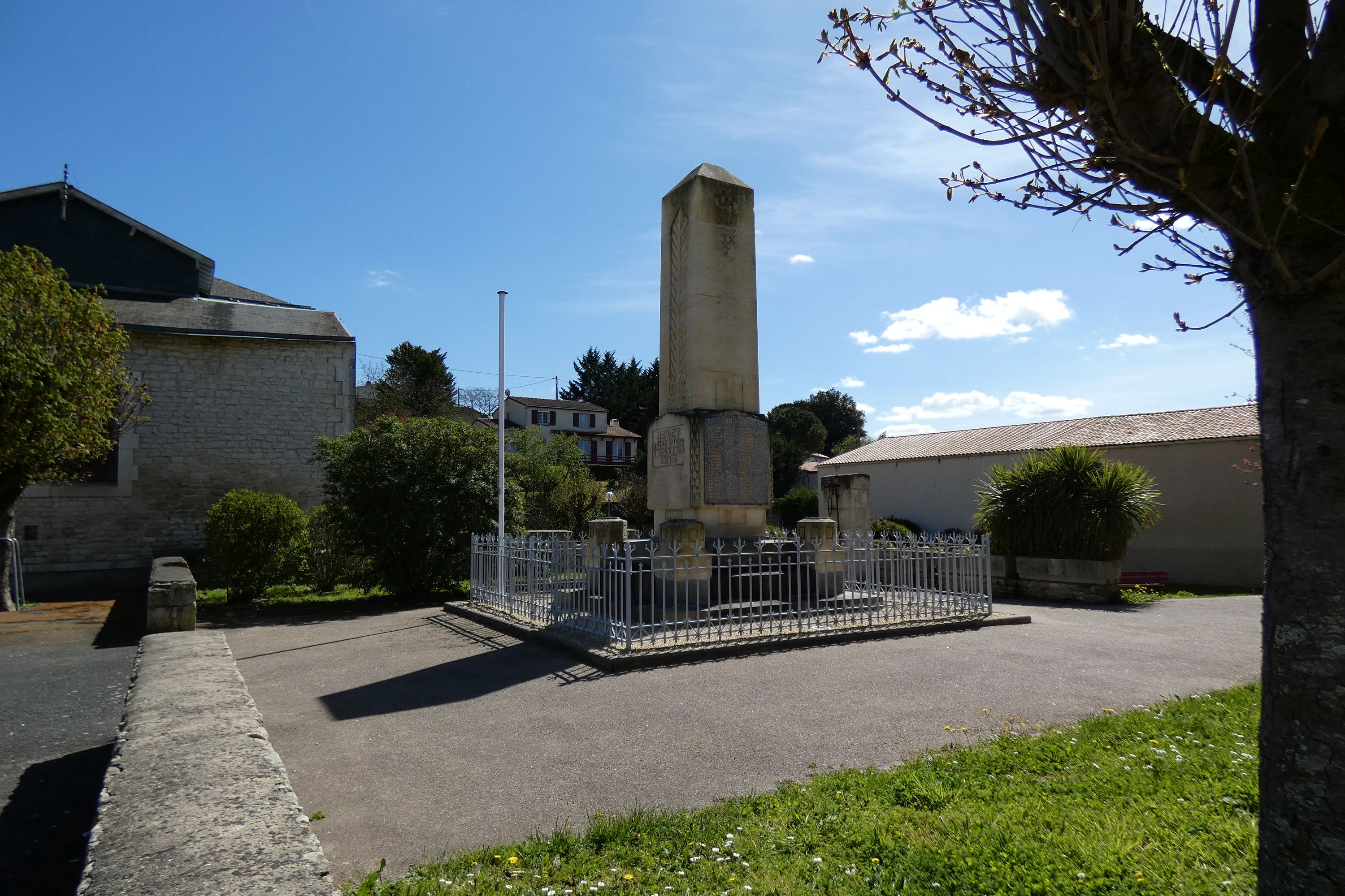 Monument aux morts de Benet