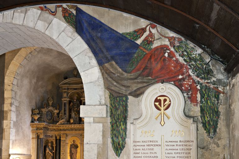 Monument aux morts, église paroissiale Saint-Aubin de Bazouges-sur-le-Loir