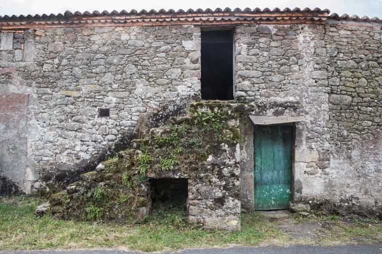 Habitation avec étage de stockage en surcroît ; escalier apposé à la façade lors d'un remaniement. L’Anerie, Gétigné, cadastre 2018, 000 AW 01-133.