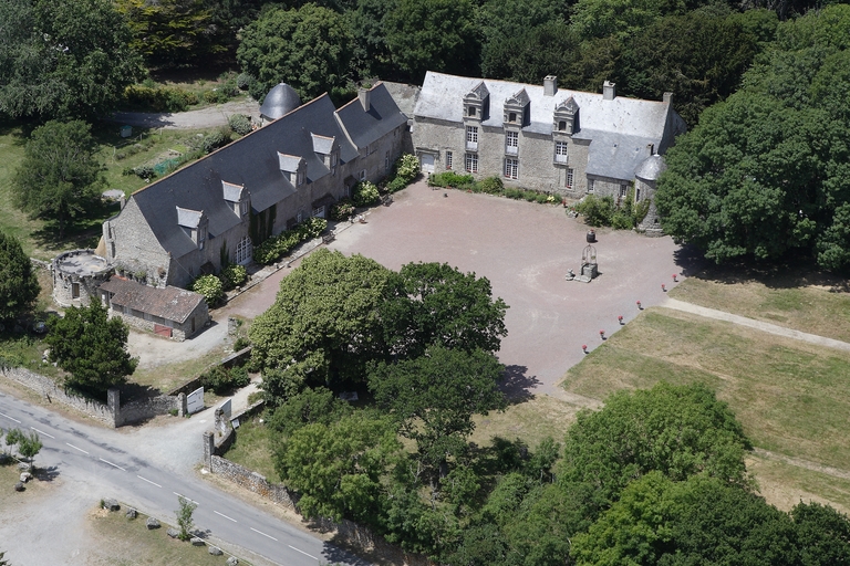 Manoir, puis château fort dit château de Careil