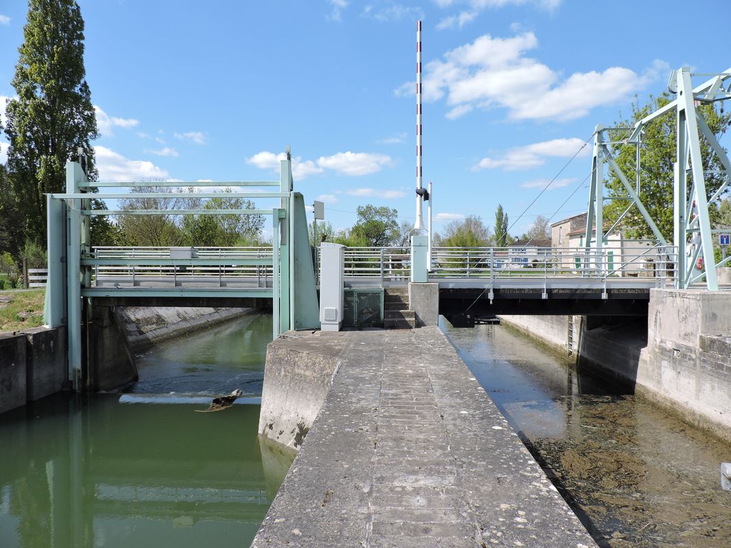 Barrage éclusé du canal du Mignon