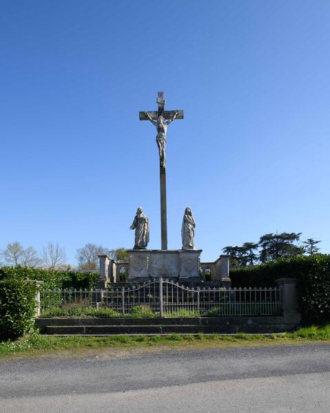Les croix monumentales et les oratoires de la commune du Mesnil-en-Vallée