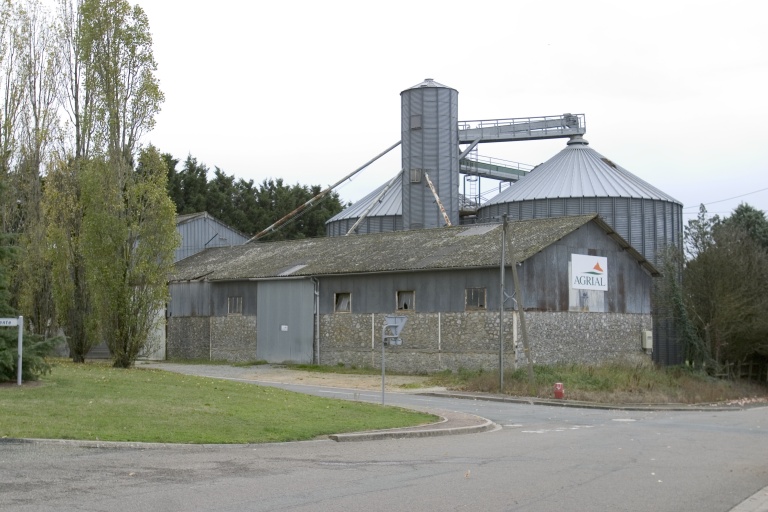 Silo, route de La Bazouge, rue des Croix