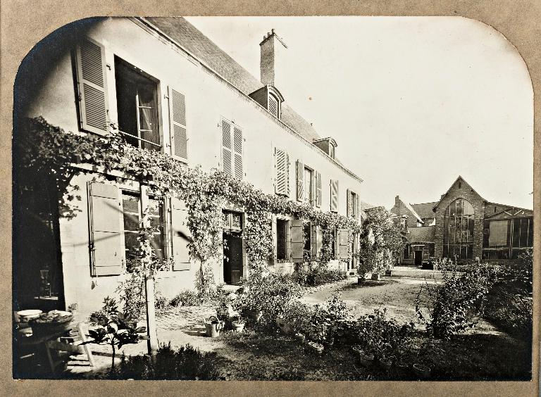 Maison de contremaître, puis maison d'artiste, actuellement maison, 13 à 17 rue du Dôme, Laval