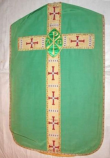 Ornement vert n° 11 : chasuble, étole, bourse de corporal, voile de calice