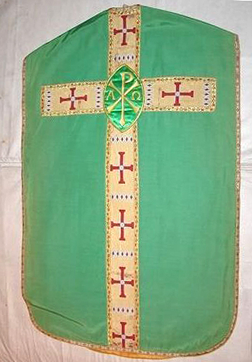 Ornement vert n° 11 : chasuble, étole, bourse de corporal, voile de calice