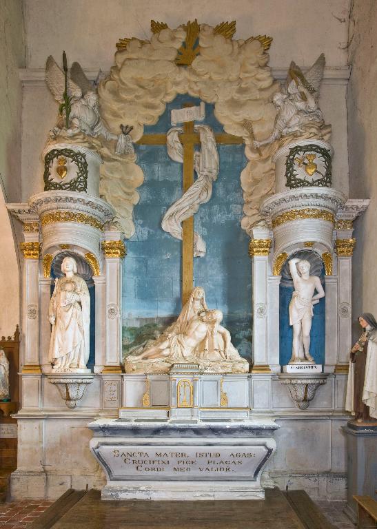 Ensemble de l'autel de la Vierge de Pitié : autel, tabernacle, retable - Église paroissiale Notre-Dame-de-l'Assomption, La Rouaudière