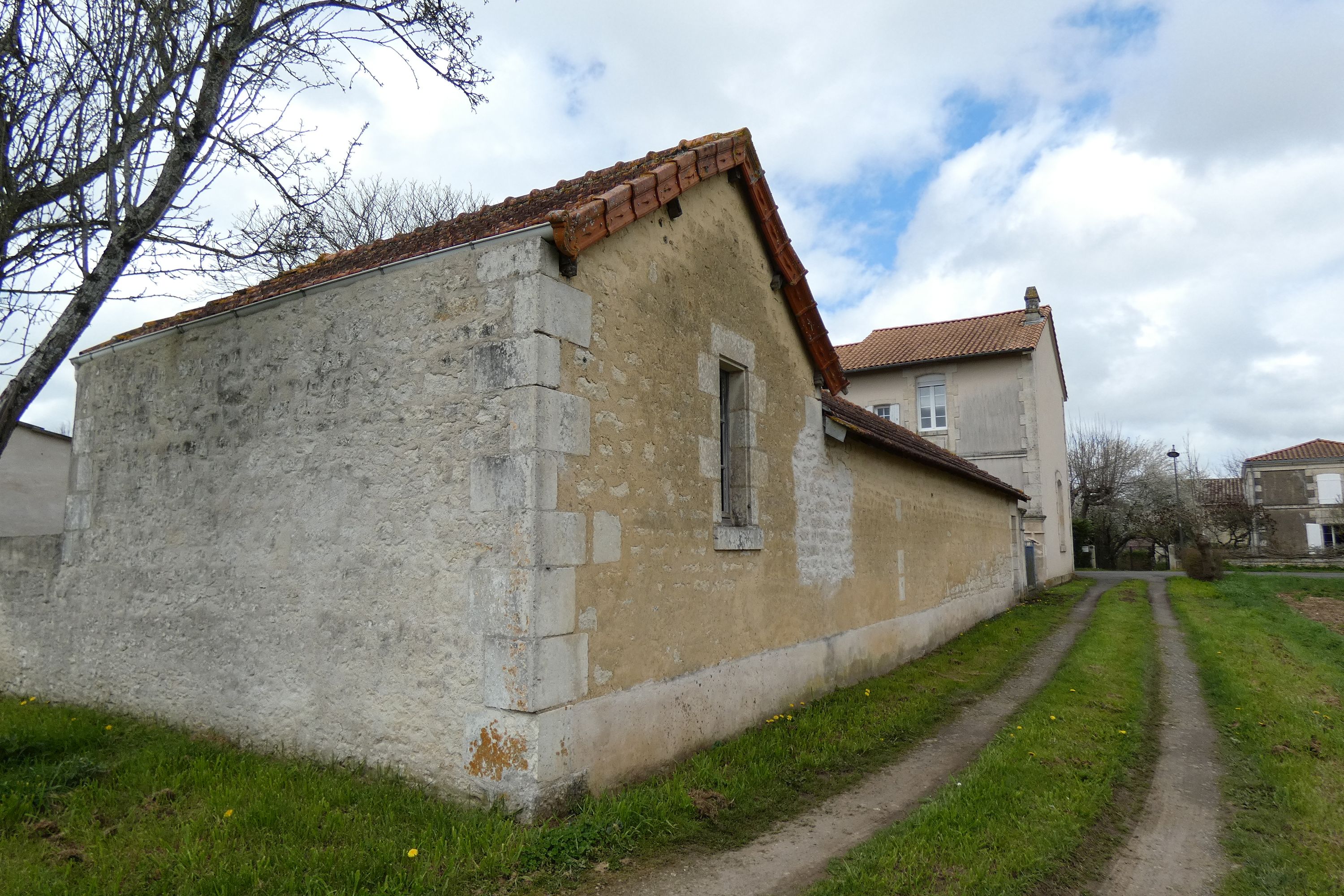 Mairie et école primaire de Sainte-Christine, actuellement salle des fêtes, 24 rue du Champ-de-la-Ville