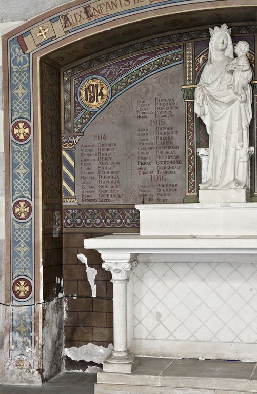 Monument aux morts, église paroissiale Saint-Pierre de Thouarcé