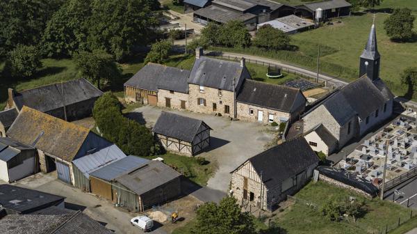 Bourg de Rennes-en-Grenouilles