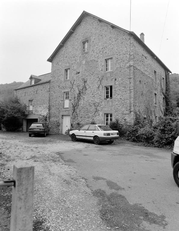 Moulin à farine puis minoterie, actuellement maison, le Moulin-de-Boisseau