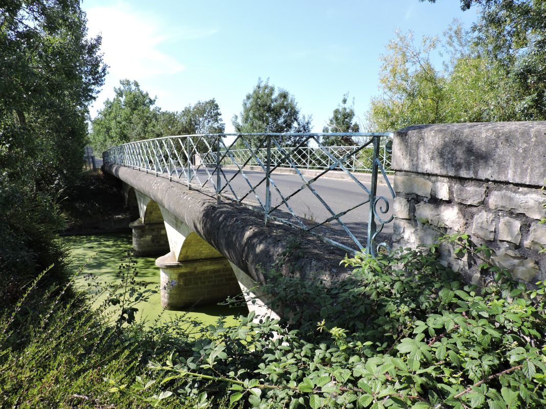 Ponts (3) dits le pont de Vix ; le Pont de Vix