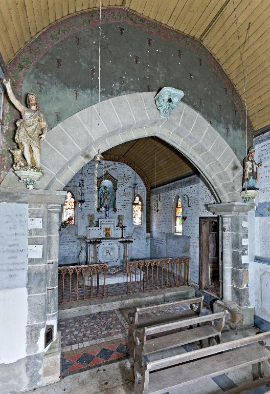 Monument aux morts, chapelle Saint-Trèche de Saint-Jean-sur-Mayenne