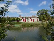 Ferme, actuellement maison, la Roselière des Vieilles Barbées