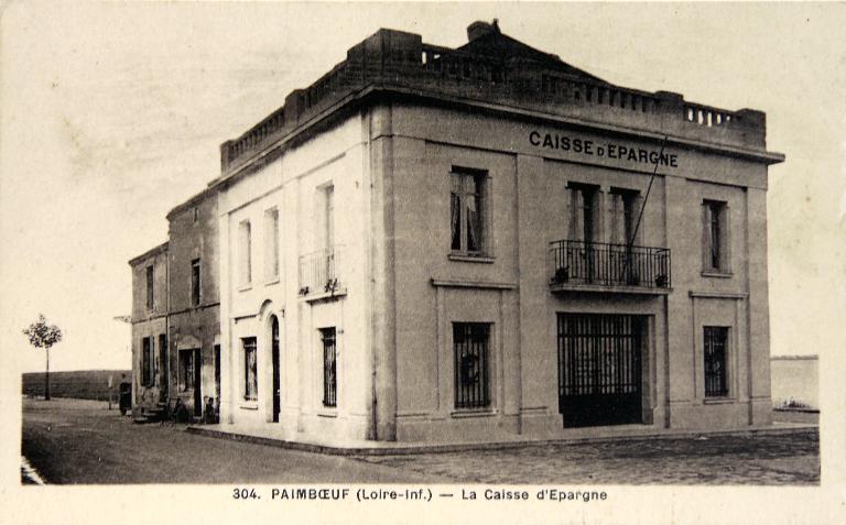 La Caisse d'Epargne vue depuis la rue du Général-De-Gaulle, au milieu du XXe siècle.