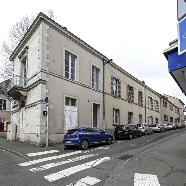 Ancienne mairie de Sainte-Croix, actuellement école Pierre Belon, avenue Bollée