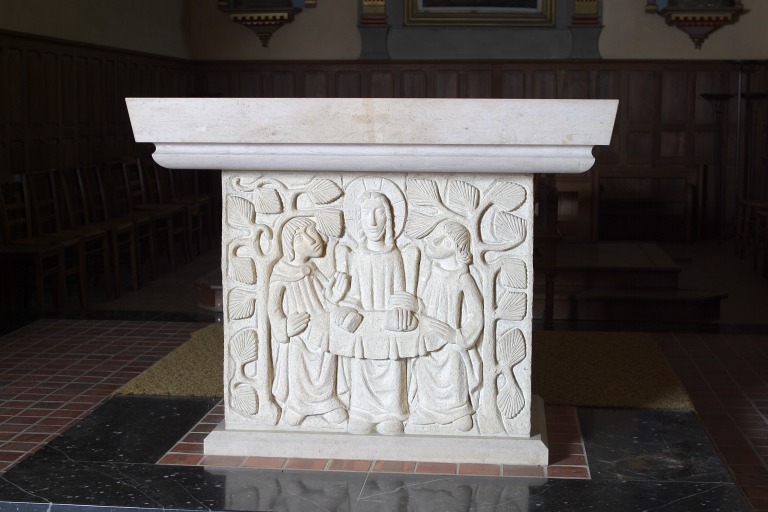 Autel (maître-autel) : Pèlerins d'Emmaüs - Église paroissiale Saint-Jean-Baptiste, Saint-Jean-sur-Erve