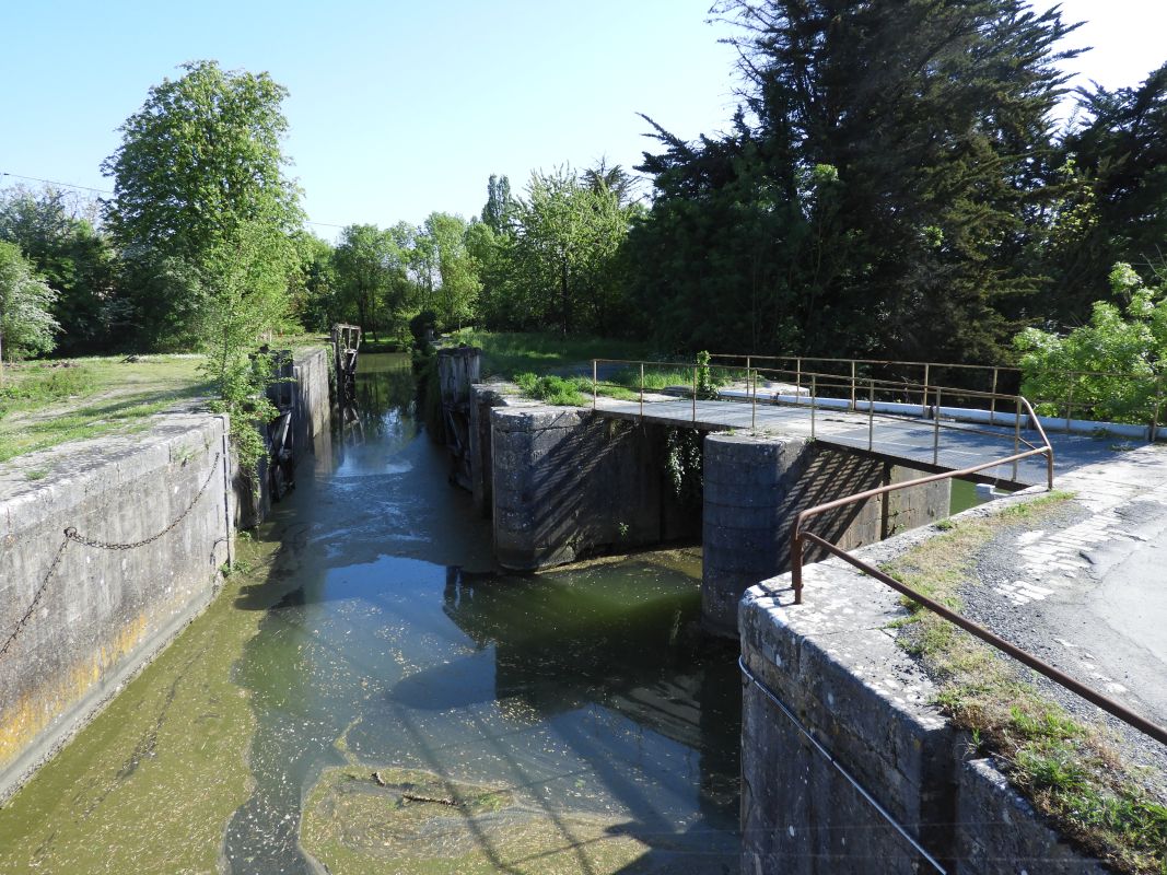 Aqueduc et écluse du Gouffre ; Route de La Rochelle