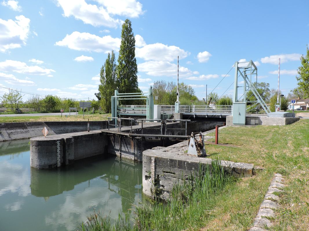 Barrage éclusé du canal du Mignon